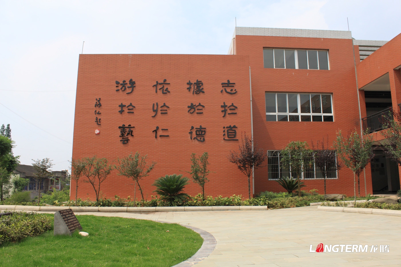 成都校園文化建設(shè)公司_小學(xué)、中學(xué)、大學(xué)營造學(xué)校學(xué)習(xí)氛圍_院校成果匯報展示廳設(shè)計裝修_學(xué)院特色主題文化設(shè)計